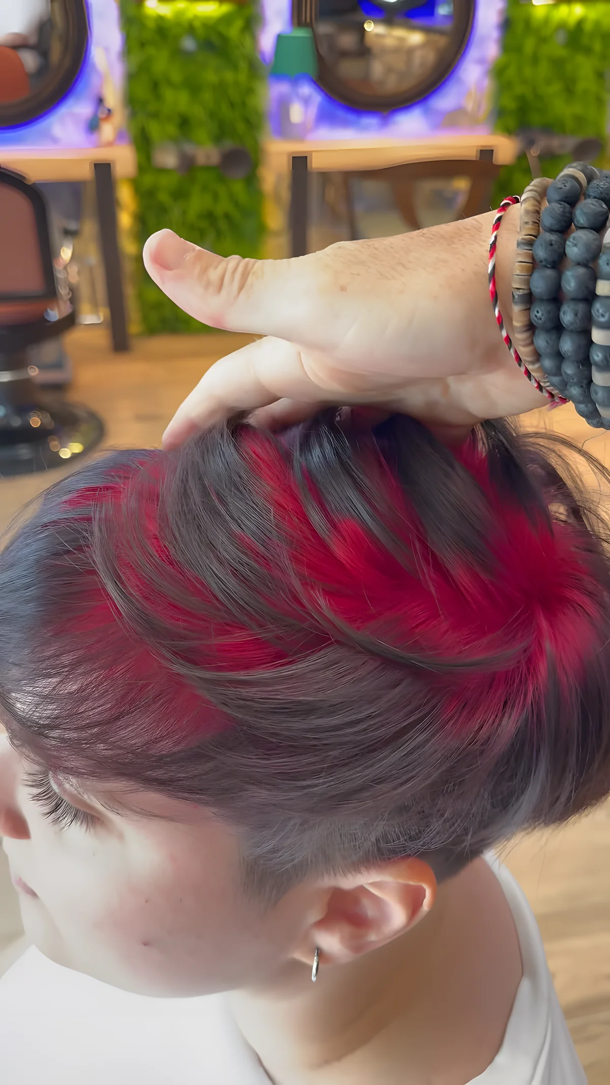 Root red violet, un lavoro di Ferrante Parrucchieri